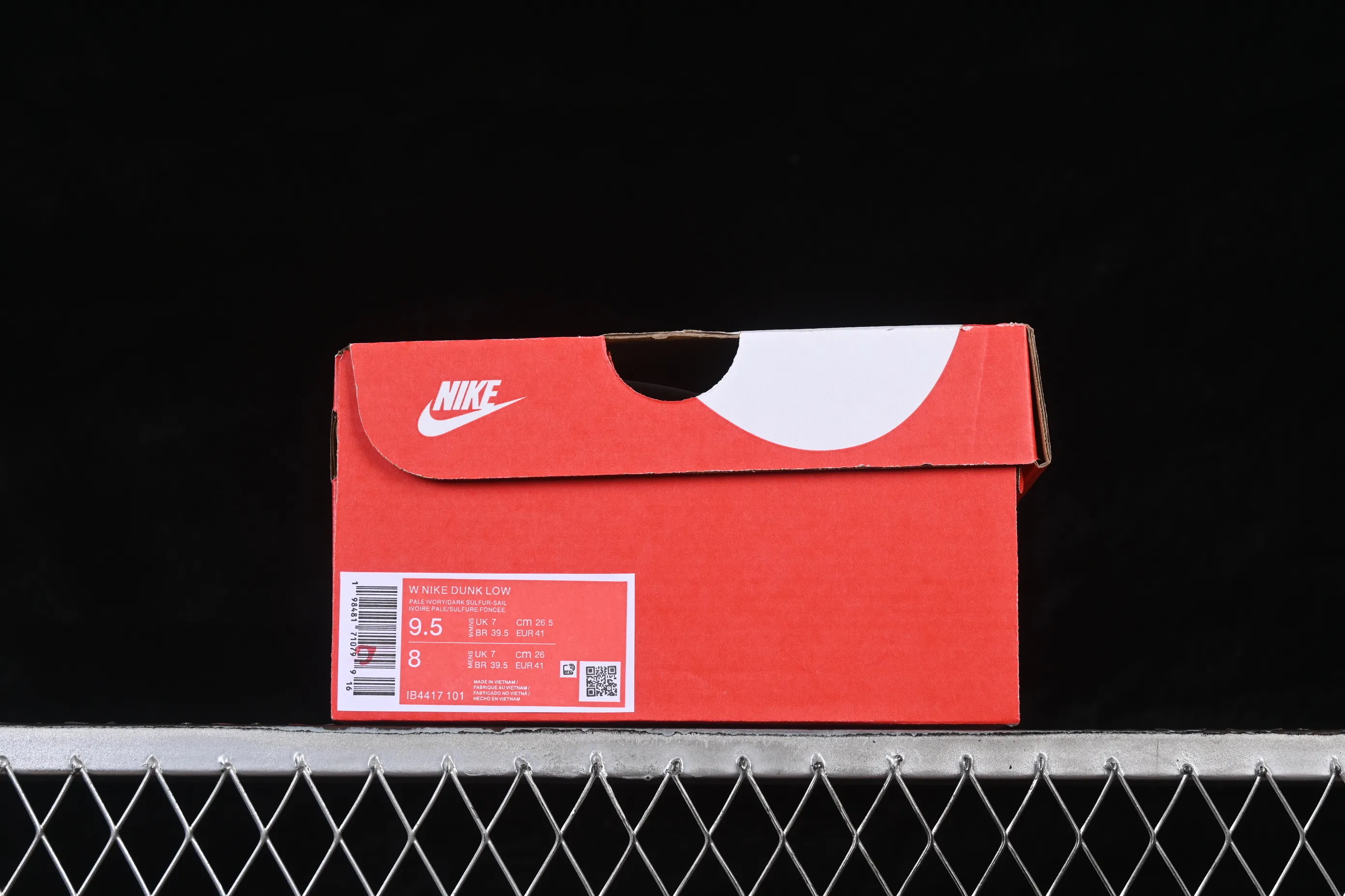 All Categories Nk SB Dunk Series Nk SB Dunk Low Low-top sneakers Nike SB Dunk Low Year of the Horse White and Yellow Low-top casual sneakers IB4417-101